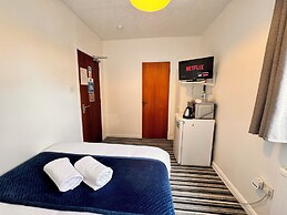 High Trees Gatwick Guest House