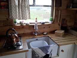 Beautiful Idilic Stay at The Box