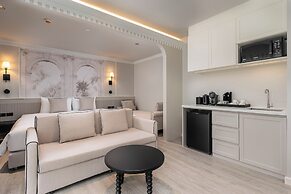 Chateau Du Village Patong