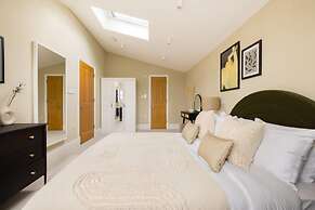The Tooting Hideout - Dazzling 3bdr Flat With Balcony