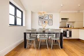 The Tooting Hideout - Dazzling 3bdr Flat With Balcony