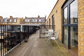 The Tooting Hideout - Dazzling 3bdr Flat With Balcony