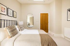 The Tooting Hideout - Dazzling 3bdr Flat With Balcony