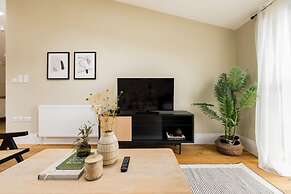 The Tooting Hideout - Dazzling 3bdr Flat With Balcony