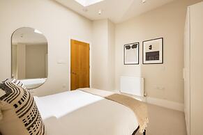 The Tooting Hideout - Dazzling 3bdr Flat With Balcony