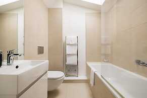 The Tooting Hideout - Dazzling 3bdr Flat With Balcony