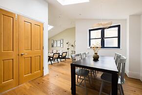 The Tooting Hideout - Dazzling 3bdr Flat With Balcony