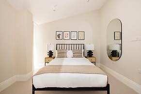 The Tooting Hideout - Dazzling 3bdr Flat With Balcony