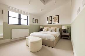 The Tooting Hideout - Dazzling 3bdr Flat With Balcony