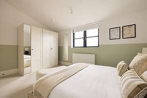 The Tooting Hideout - Dazzling 3bdr Flat With Balcony