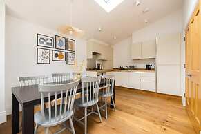 The Tooting Hideout - Dazzling 3bdr Flat With Balcony