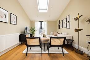 The Tooting Hideout - Dazzling 3bdr Flat With Balcony