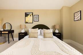 The Tooting Hideout - Dazzling 3bdr Flat With Balcony