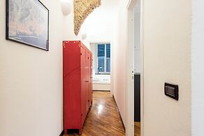 Charming Flat Next to Genoa's Aquarium