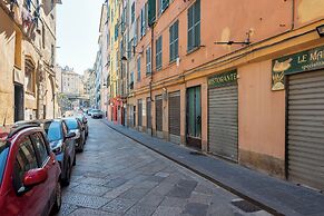 Charming Flat Next to Genoa's Aquarium