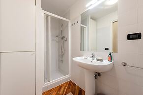 Charming Flat Next to Genoa's Aquarium