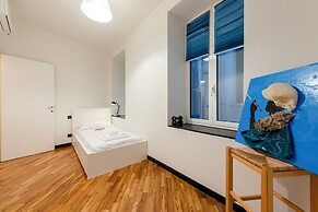 Charming Flat Next to Genoa's Aquarium