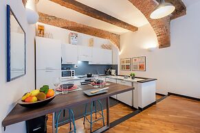 Charming Flat Next to Genoa's Aquarium