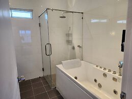 A2-stunning Seaview 4brs3baths Duplex Karon City