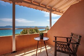 Alterra Vita Captain's Cabin