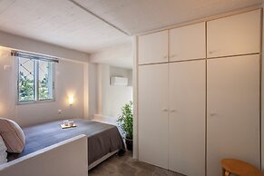 Alterra Vita Captain's Cabin