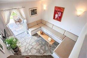 Alterra Vita Captain's Cabin