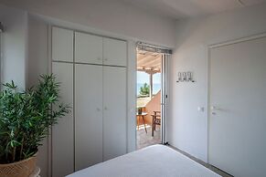 Alterra Vita Captain's Cabin