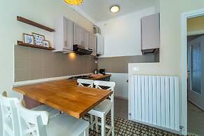 Lotus Apartment With Lakeview by Wonderful Italy