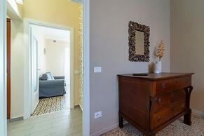 Lotus Apartment With Lakeview by Wonderful Italy