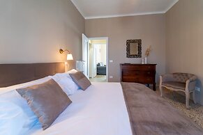 Lotus Apartment With Lakeview by Wonderful Italy