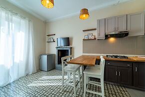 Lotus Apartment With Lakeview by Wonderful Italy