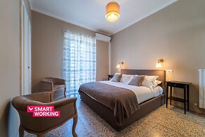 Lotus Apartment With Lakeview by Wonderful Italy