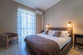 Lotus Apartment With Lakeview by Wonderful Italy