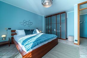 Lakefront Retreat by Wonderful Italy - Celeste