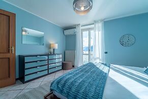 Lakefront Retreat by Wonderful Italy - Celeste