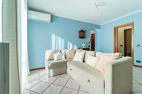 Lakefront Retreat by Wonderful Italy - Celeste