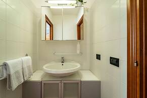 Lakefront Retreat by Wonderful Italy - Celeste