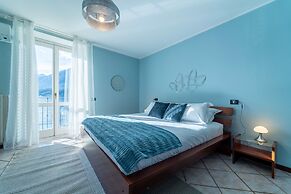 Lakefront Retreat by Wonderful Italy - Celeste