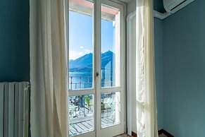 Lakefront Retreat by Wonderful Italy - Celeste