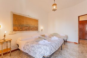 Golden Apartment in Bari