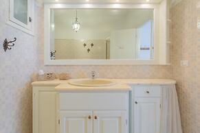 Silver Apartment by Wonderful Italy