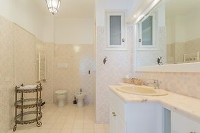 Silver Apartment by Wonderful Italy