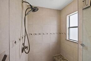 Large Villa - Close to Disney With Extended Patio and Golf Course View