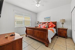 Large Villa - Close to Disney With Extended Patio and Golf Course View