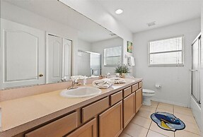 Large Villa - Close to Disney With Extended Patio and Golf Course View