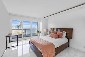 Modern Apartments Biscayne Bay