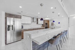 Modern Apartments Biscayne Bay