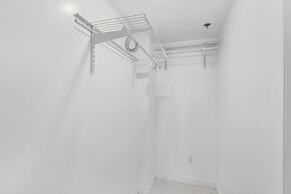 Modern Apartments Biscayne Bay