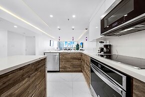 Modern Apartments Biscayne Bay