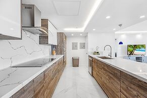 Modern Apartments Biscayne Bay